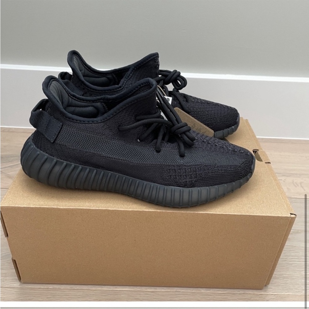 Yeezy boost 350 V2 Onyx size 7